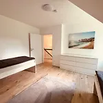 Monteurunterkunft Lueneburg Bis 18 Personen Drei Haeuser Nebeneinander Parkplatz Wlan Apartament Artlenburg
