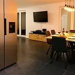 Apartament Monteurunterkunft Lueneburg Bis 18 Personen Drei Haeuser Nebeneinander Parkplatz Wlan