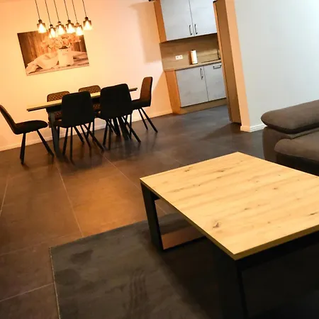 Lejlighed Monteurunterkunft Lueneburg Bis 18 Personen Drei Haeuser Nebeneinander Parkplatz Wlan *