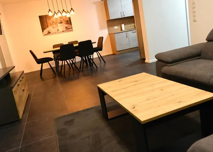 아파트 Monteurunterkunft Lueneburg Bis 18 Personen Drei Haeuser Nebeneinander Parkplatz Wlan *